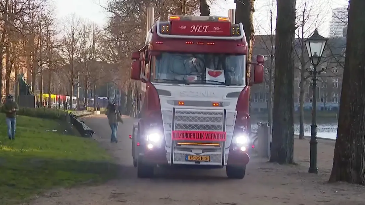 'Vrijheidskonvooi' zorgt voor veel verkeersoverlast in Haagse binnenstad