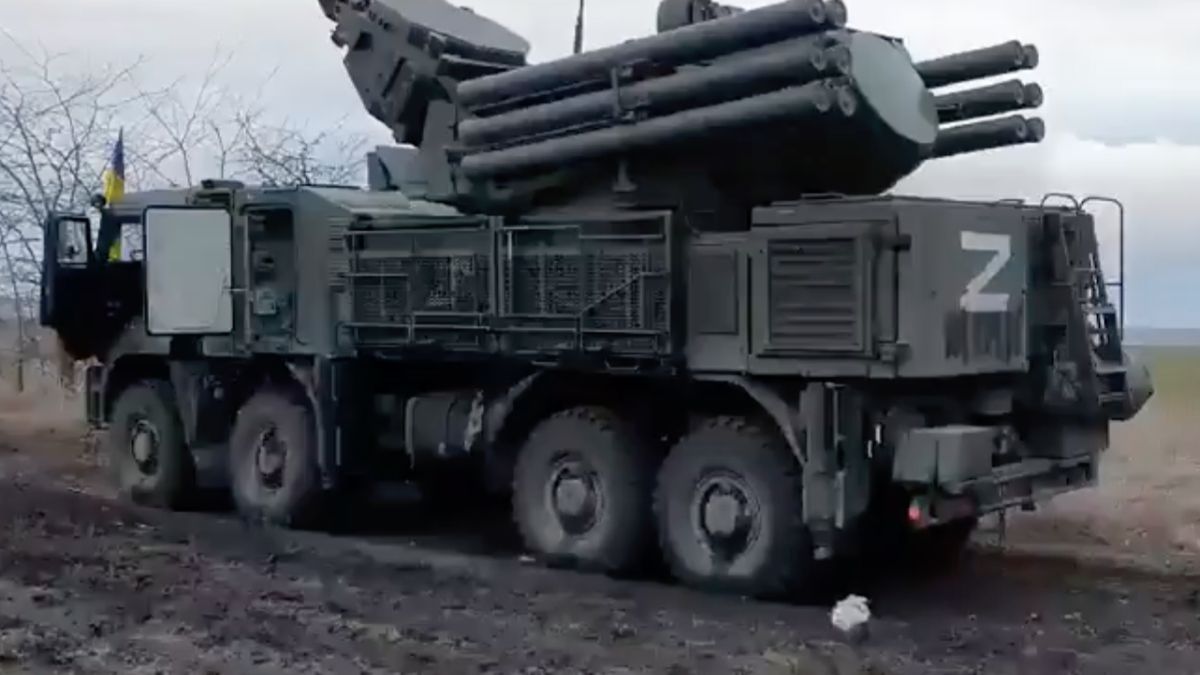 Pantsir raketsysteem van 12 miljoen euro zit vast in Oekraïense modder