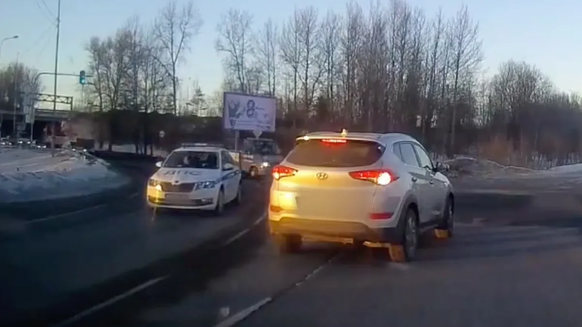 Instant karma in het Russische verkeer is business as usual
