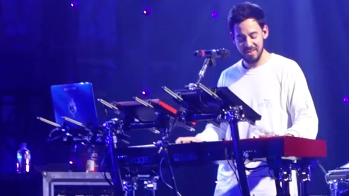 Mike Shinoda van Linkin Park laat publiek Numb zingen