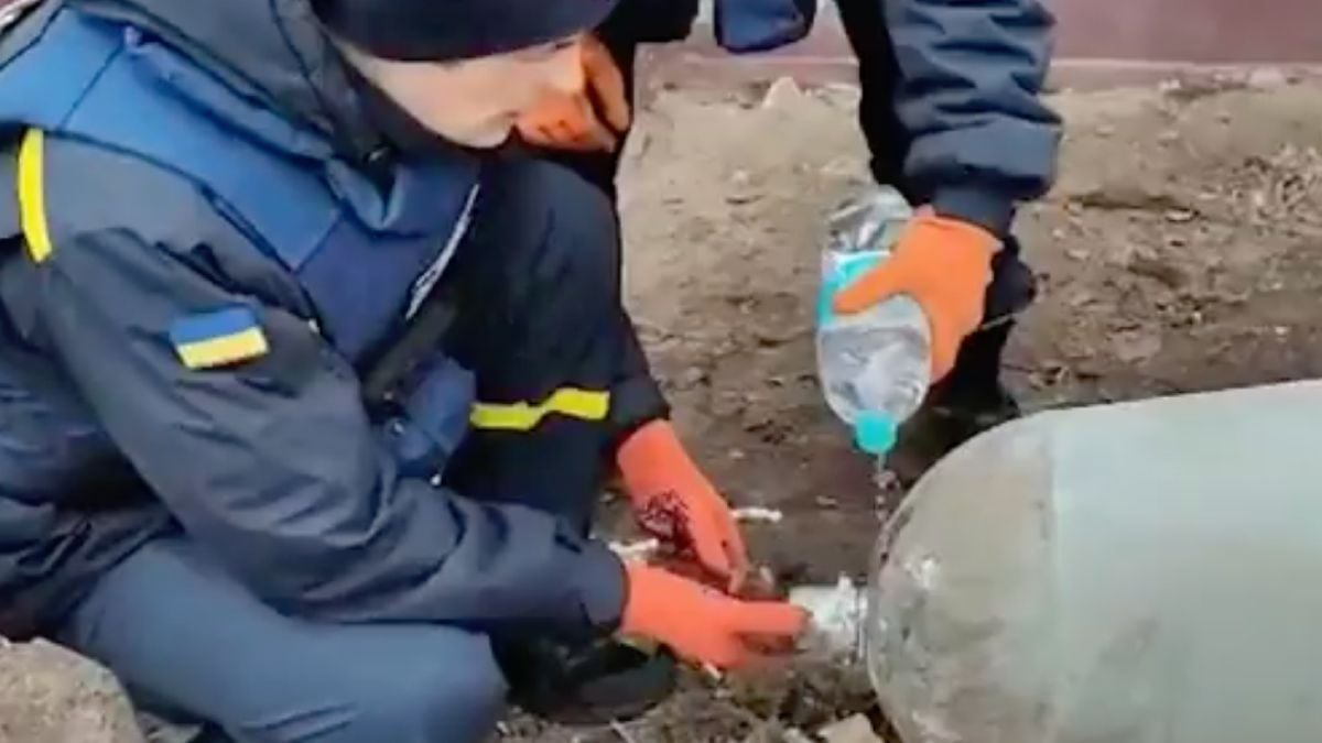 Roeien met de riemen die je hebt tijdens onklaar maken van Russische bom