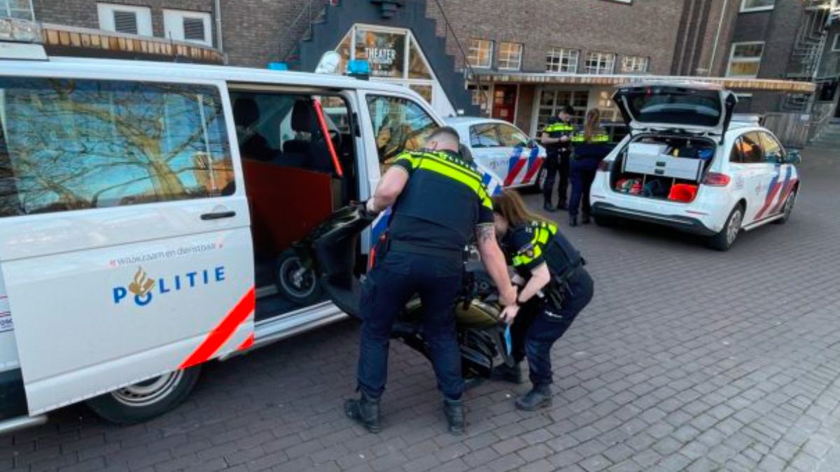 Politie in Weert arresteert scooter wegens aanstootgevende teksten