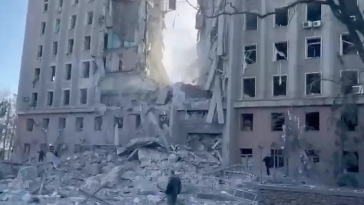 Russen creëren gigantisch gat in overheidsgebouw Nikolaev