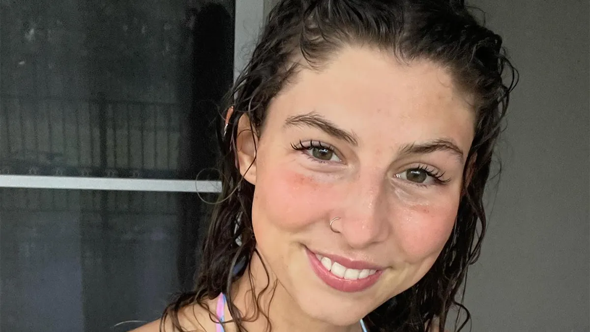 Aimee heeft altijd een wintervacht en laat dit ook graag zien op OnlyFans
