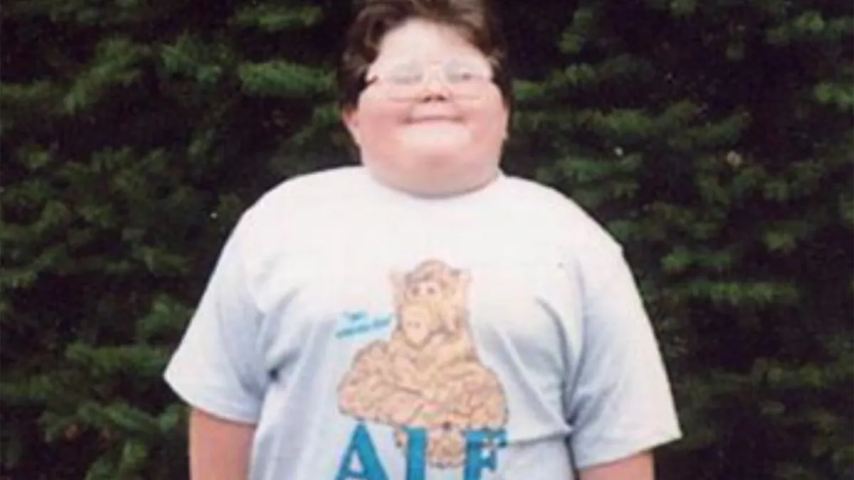 Gezet ventje met bewerkt Alf 'I fck on the first date' shirt anno nu