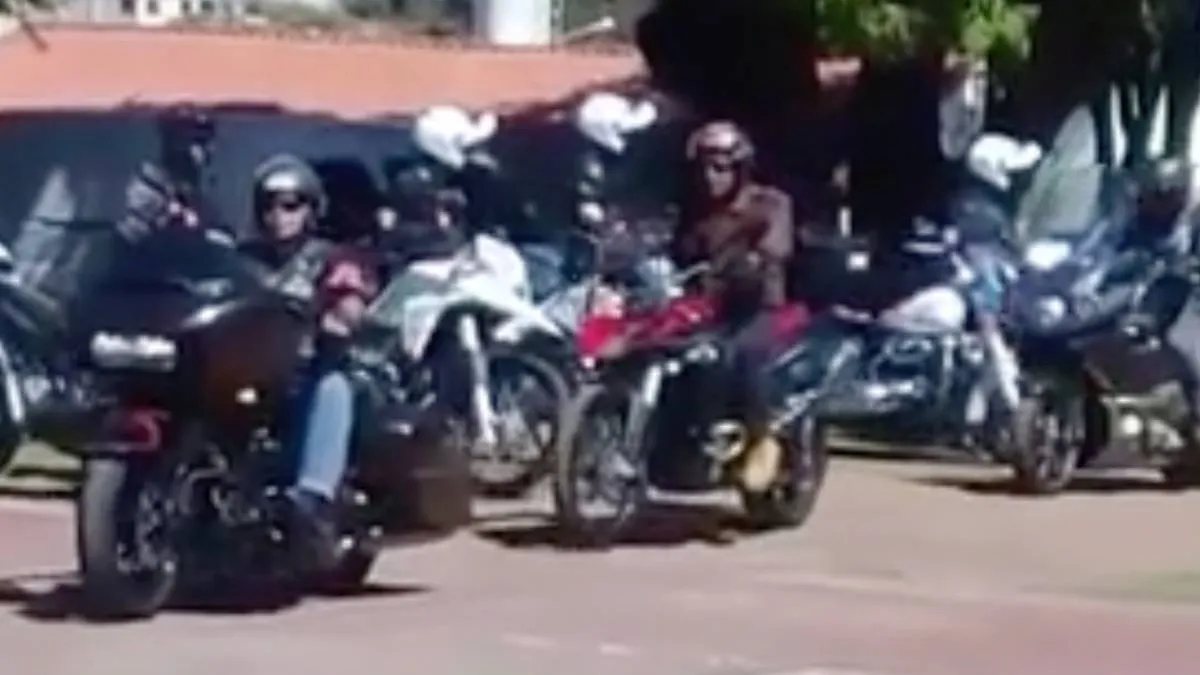 Motorrijder iets te blij met zichzelf en verpest het voor de rest