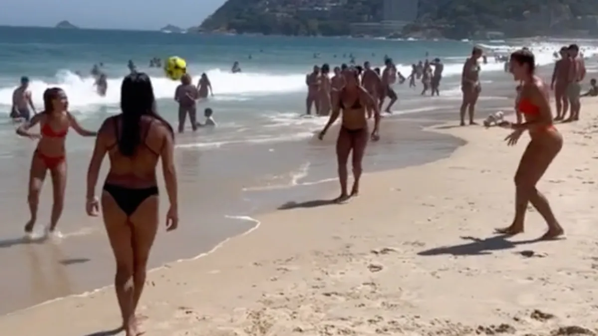 Braziliaanse Natalia Guitler en haar vriendinnetje houden ‘m hoog