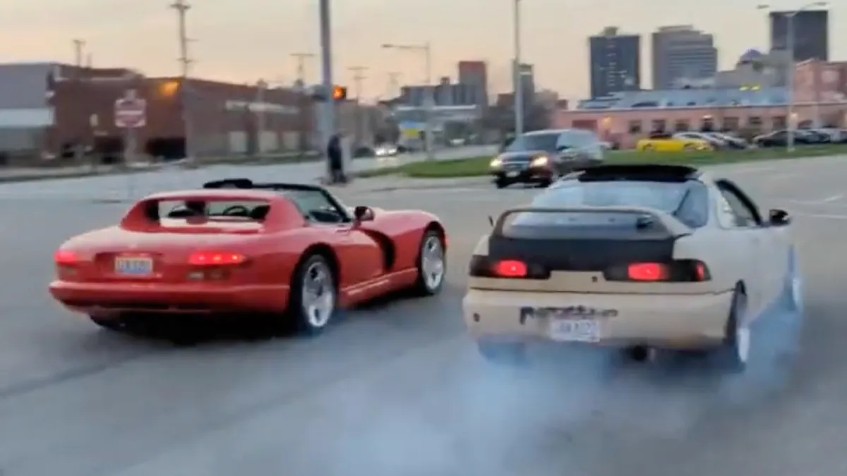 Dodge Viper kapot na winnen straatrace