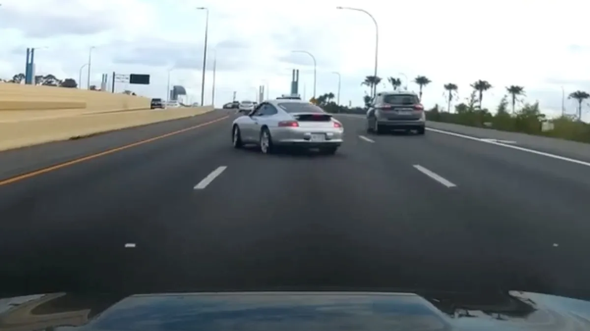 Race op de openbare weg eindigt niet lekker voor gasten in Porsche