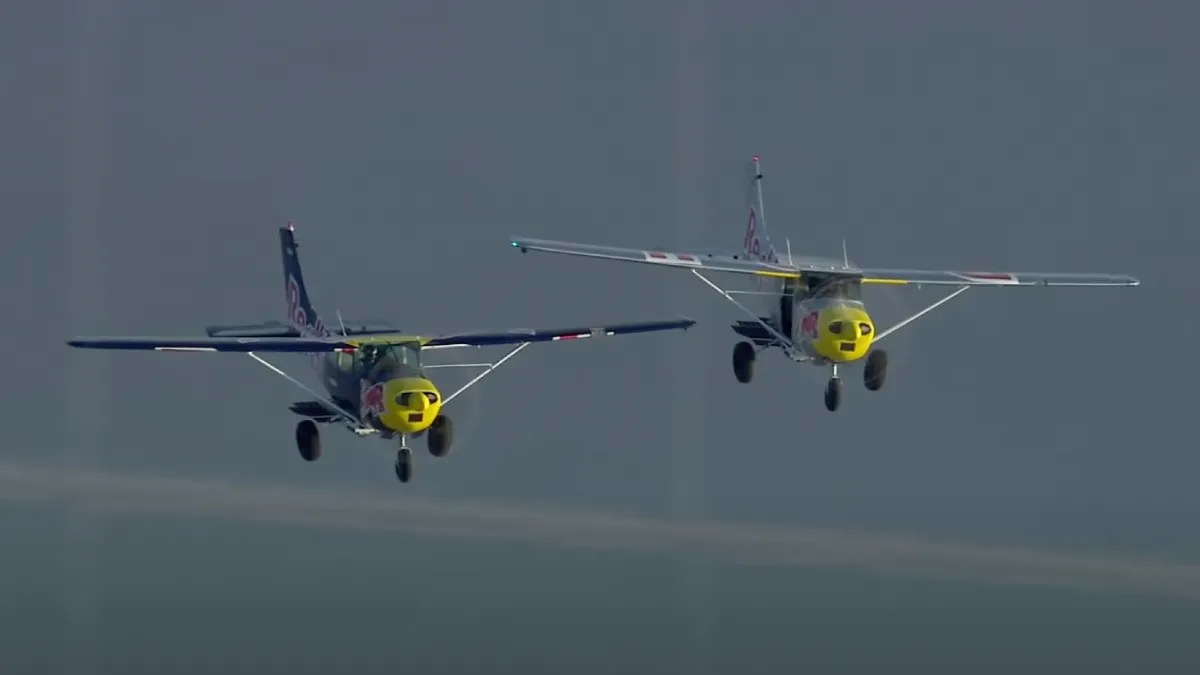 Plane swap stunt van Red Bull lukt slechts deels