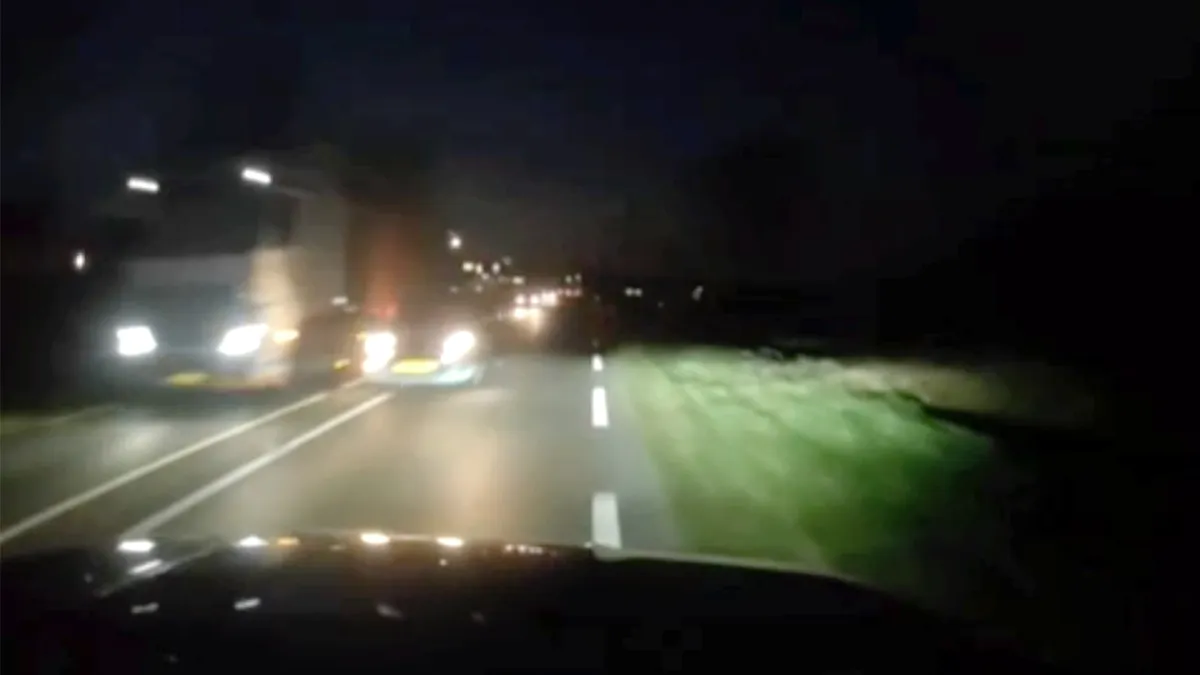 Automobilist doet levensgevaarlijke inhaalactie op de N218