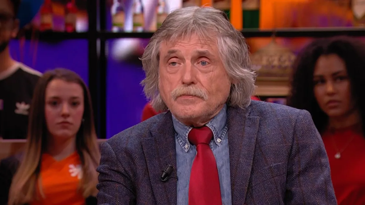 Johan Derksen zwakt anekdote af: 'Kaars stond tussen benen bewusteloze vrouw, geen penetratie'