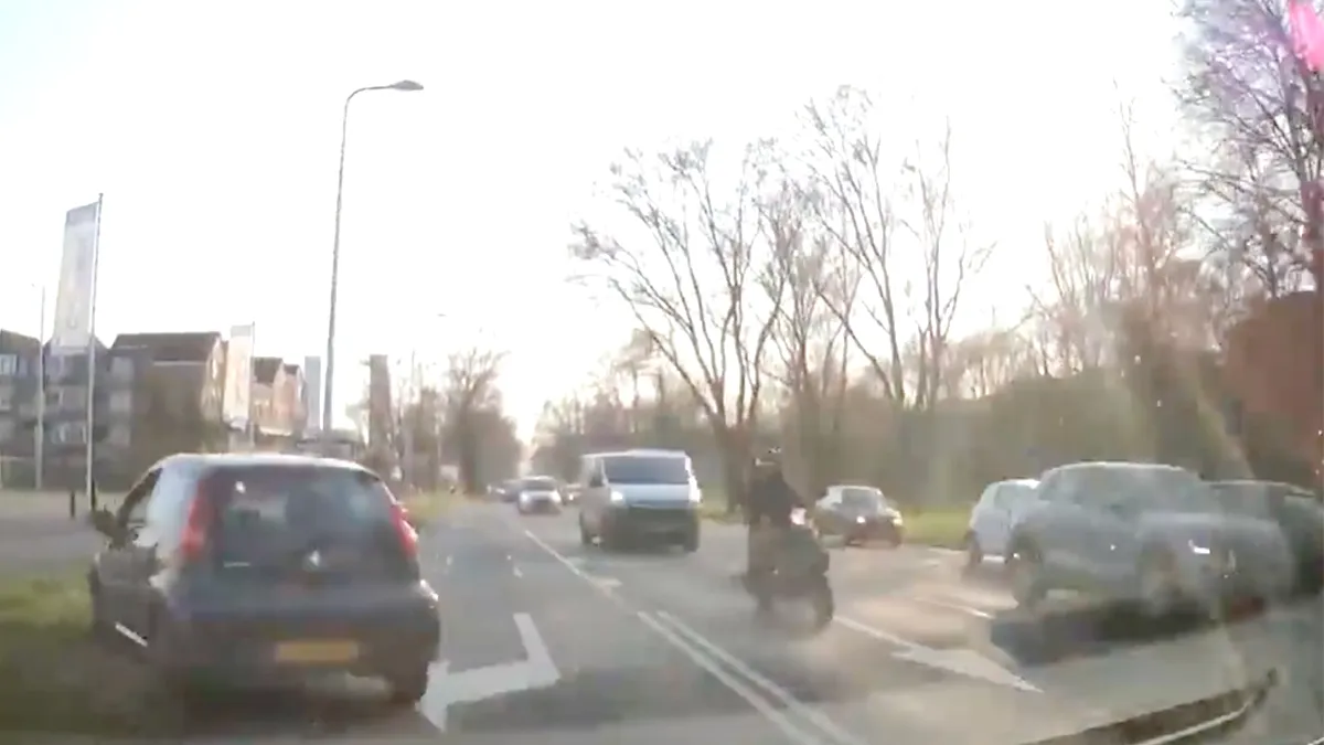 Lachgasgebruikster in Utrecht haalt hele bizarre capriolen uit tijdens politieachtervolging