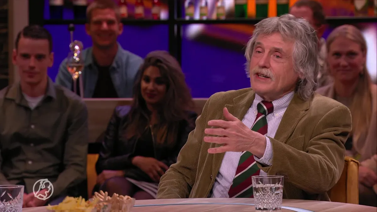 WTF: Johan Derksen bekent penetratie bewusteloze vrouw met kaars