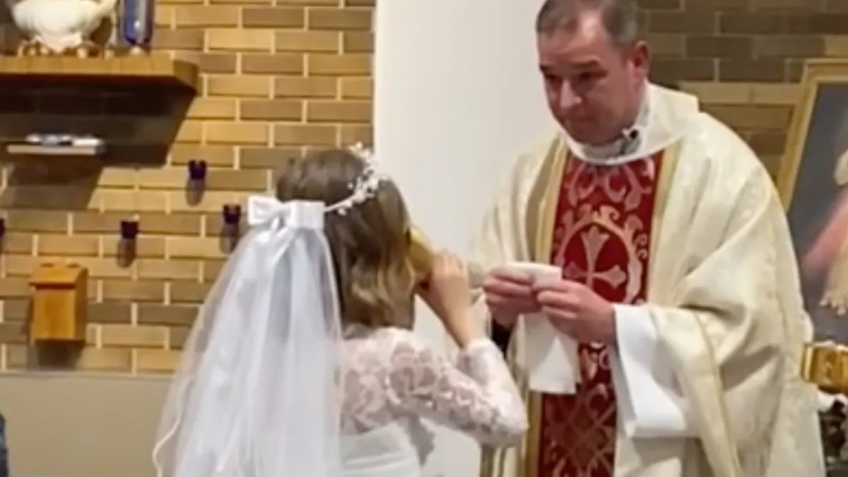 Hostie en vooral stevig glas miswijn voor jongedame