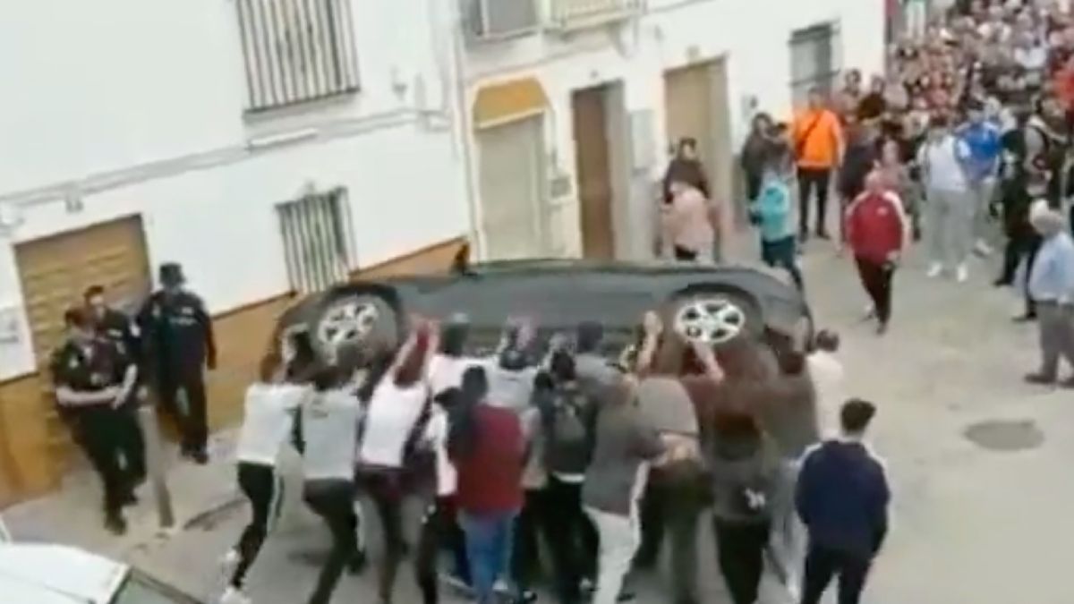Spaanse bevolking pikt golf aan overvallen niet langer en kiept auto’s van daders om