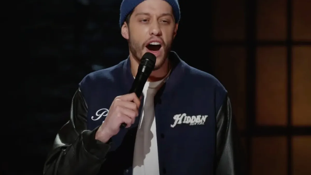 Pete Davidson pakt Kanye West aan in Netflix clip