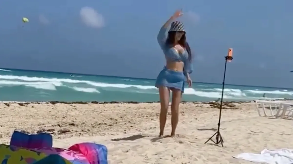 Vrouwelijke influencer snoeihard aan ploeteren voor content