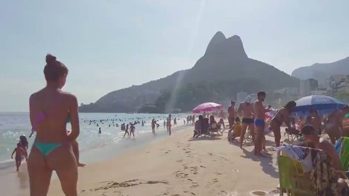 Copacabana strandwandeling, je kijkt je ogen uit…