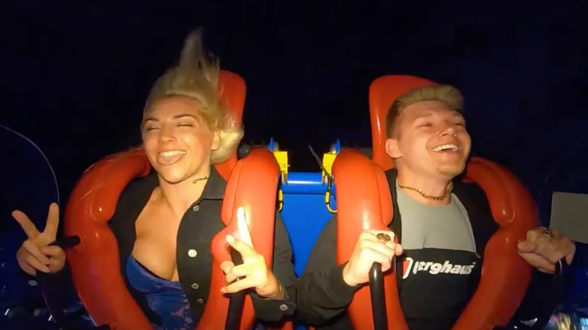 Linkerzijde van Brits koppel in Slingshot trekt de aandacht