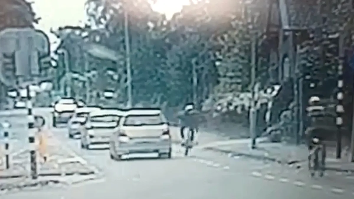 Auto rijdt fietser aan: 'Bam Jonguh Optieven'