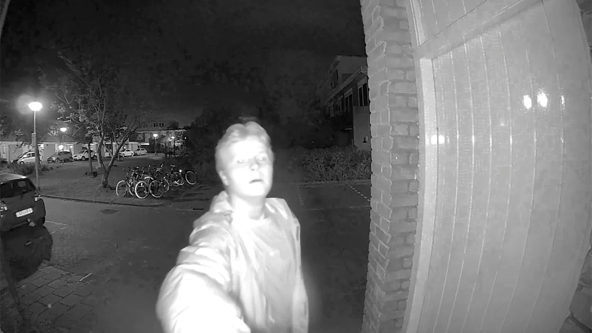 Man is een 'wanbetaler' en vriend belt 's nachts aan om zijn geld te halen