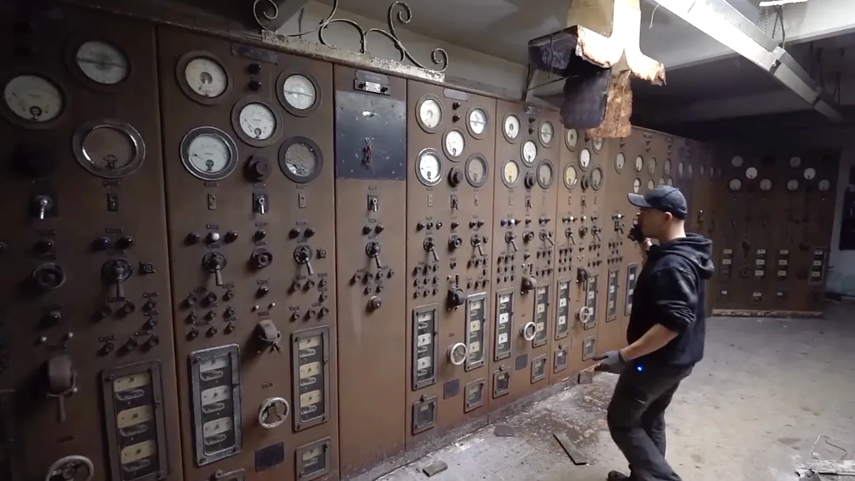 Nederlandse avonturier neemt een kijkje in verlaten ondergrondse militaire energie centrale