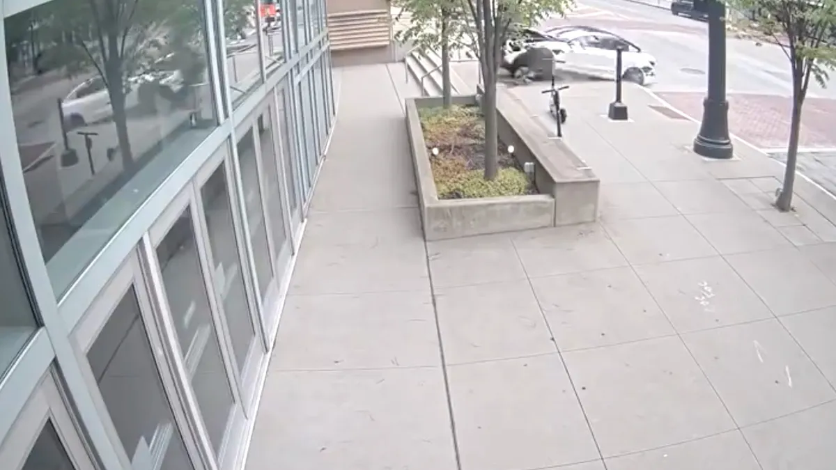 Tesla crasht met hoge snelheid in het Greater Columbus Convention Center