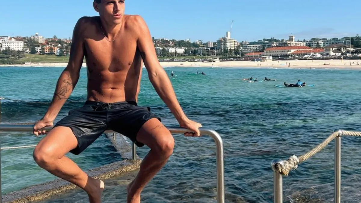 Hoe zou het nu zijn met beach boy Jaryd en zijn hondje?