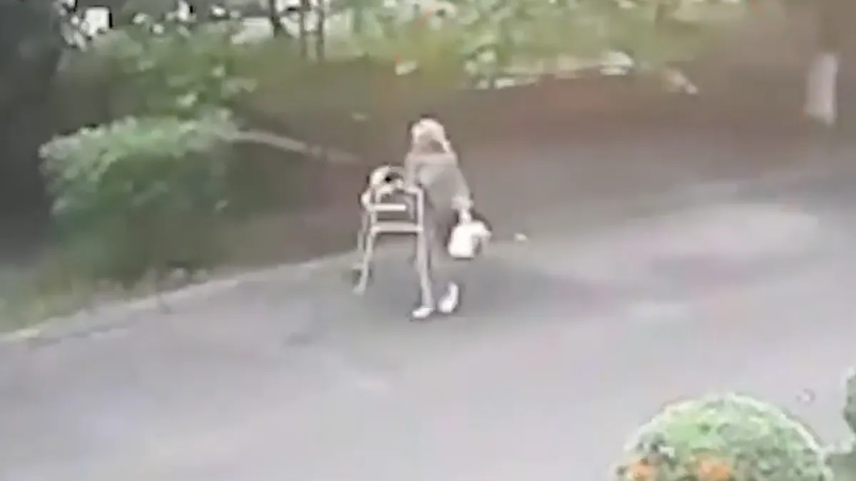 Steel anders even het looprek van een oude baas