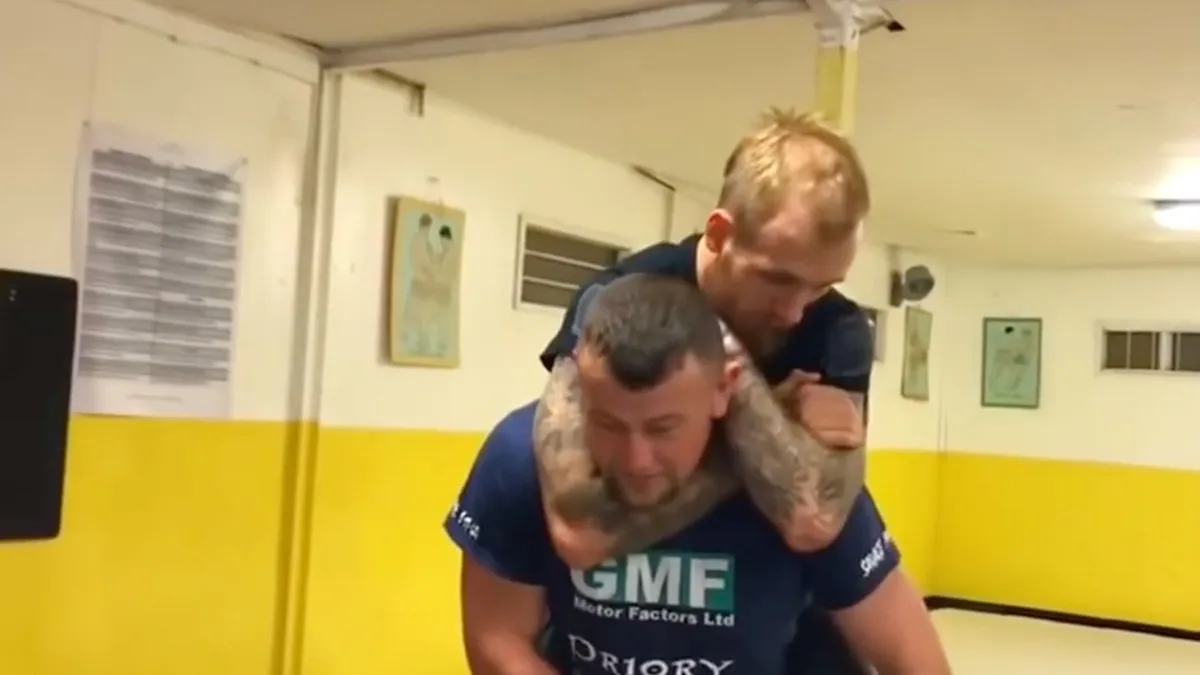 Hoe je dus ook jezelf kan bevrijden uit een wurggreep