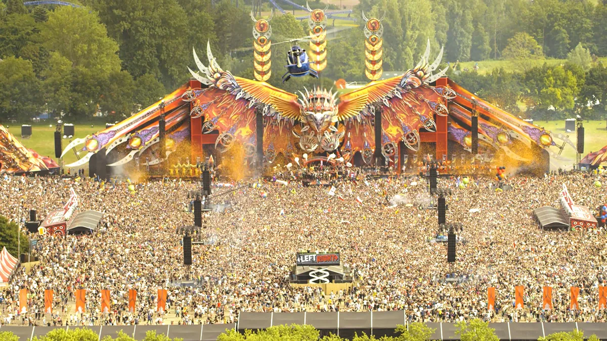 Ja hoor, van 'links naar rechts' moment op Defqon.1 2022 weer vanouds heerlijk!