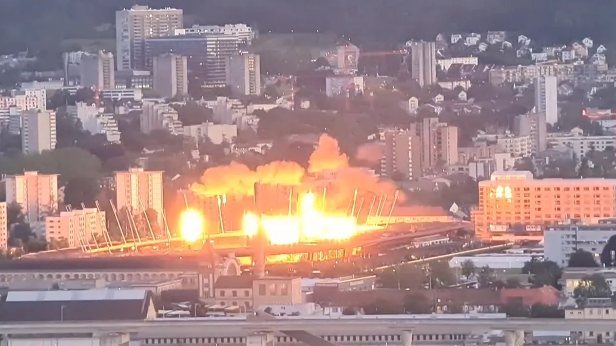 Nee, het is geen raketaanval, maar het concert van Rammstein in Zürich