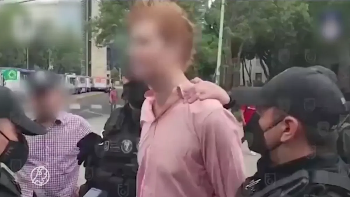 Pedoactivist Nelson M. in Mexico opgepakt, vuurwapen en harde schijven in beslag genomen