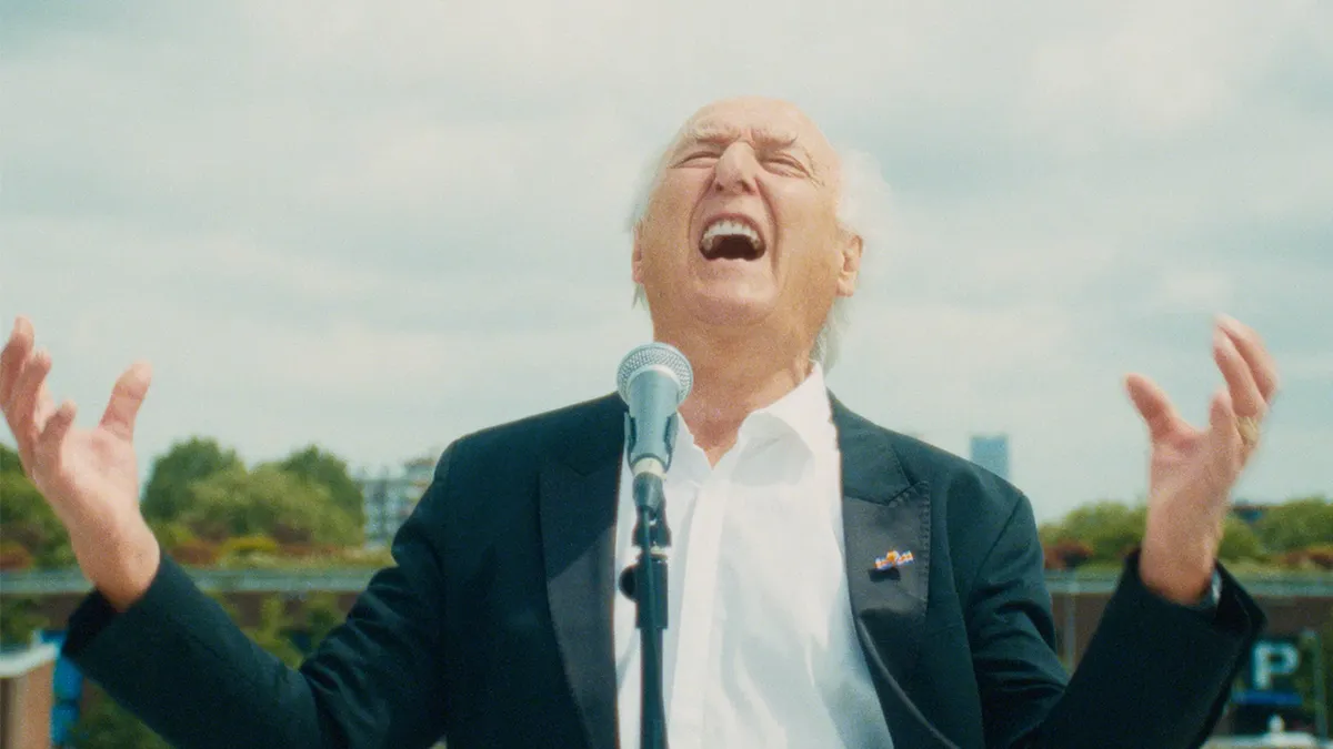 Peter Koelewijn maakt 2022 versie van hit 'Kom van dat dak af'