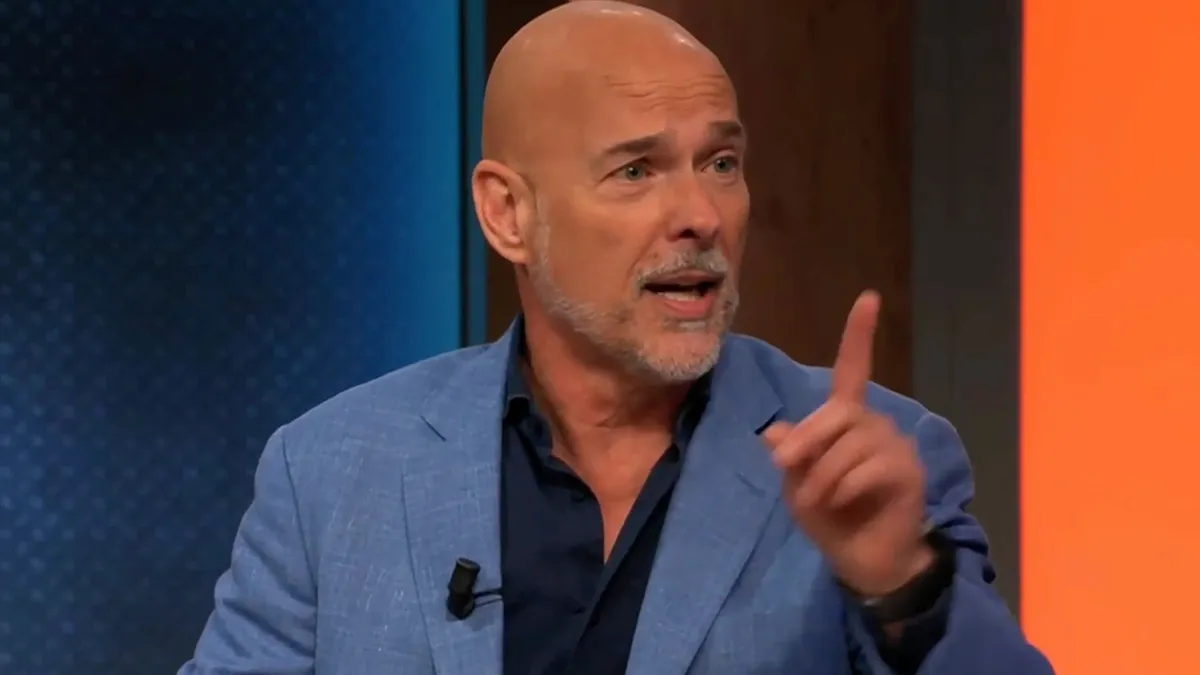 Video Rob Kamphues reageert op blunder met pikante beelden: 'Gênant, oliedom en onhandig'