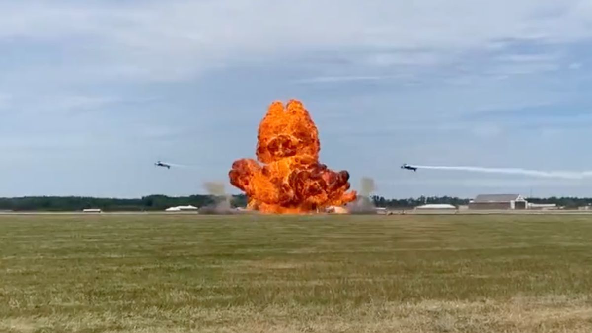 Shockwave Jet Truck ontploft tijdens Battle Creek vliegshow