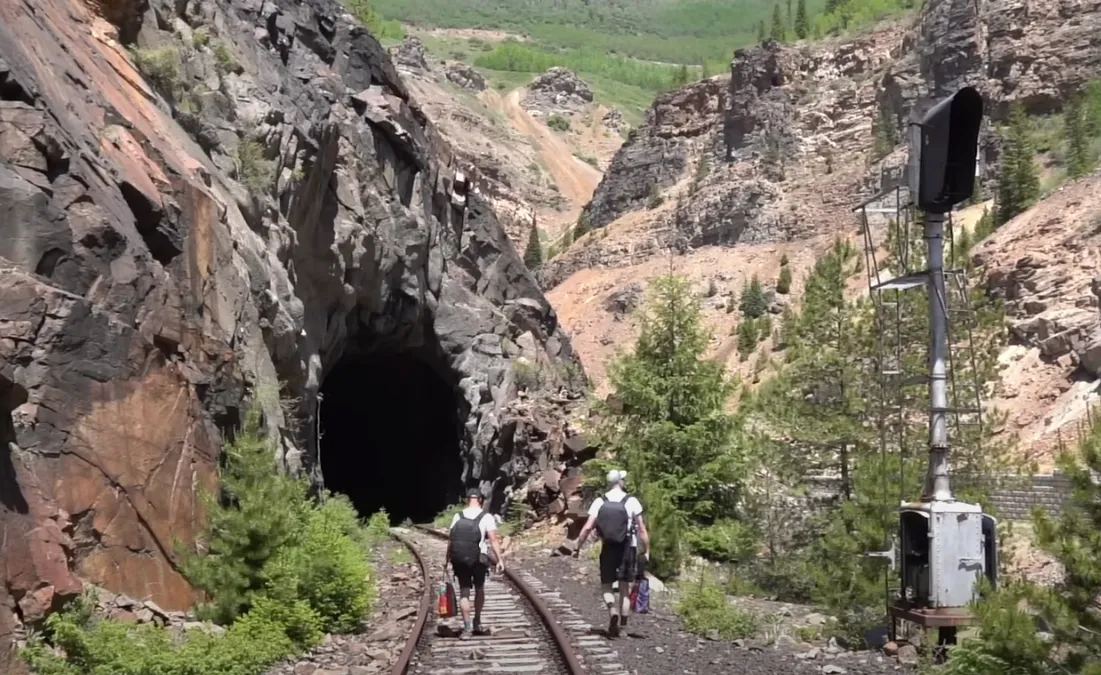 Bob Thissen bezoekt giftige mijn in Colorado en maakt epische video’s