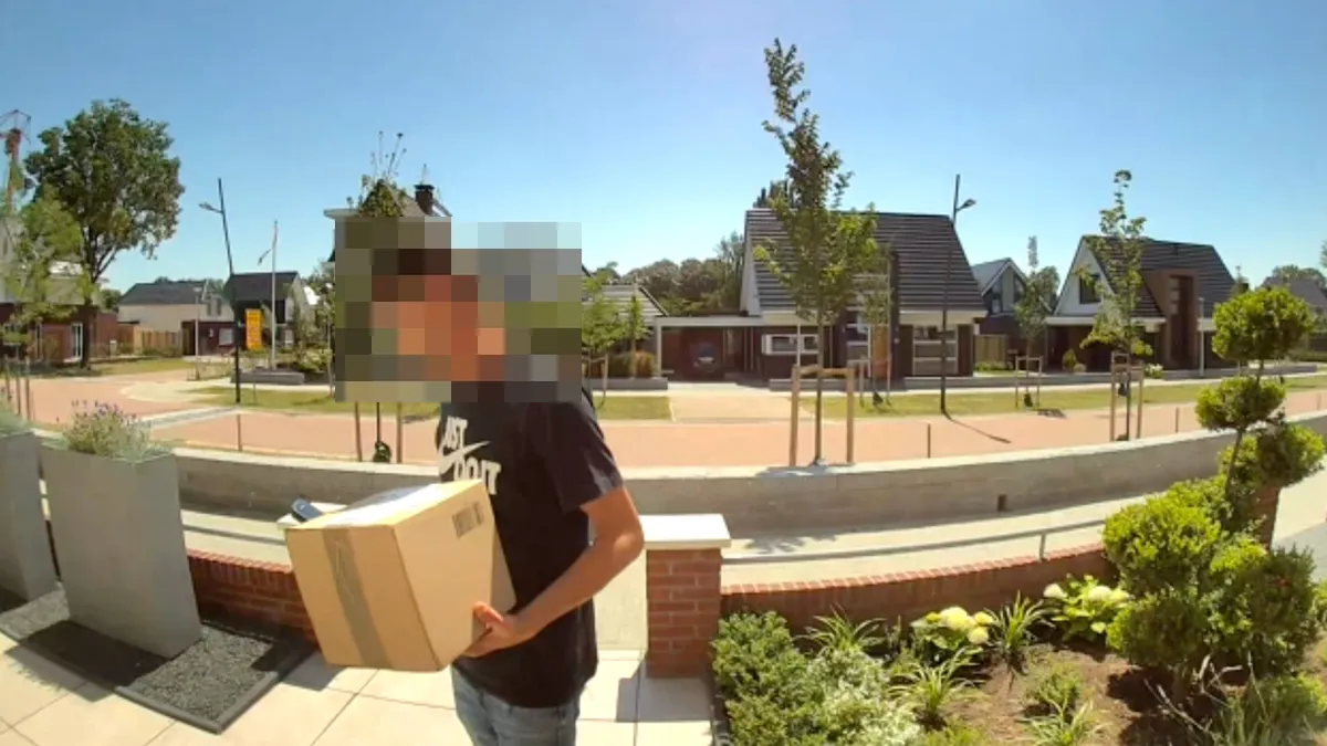 Bezorger wil graag goeiedag gewenst worden, dus doe dat dan!
