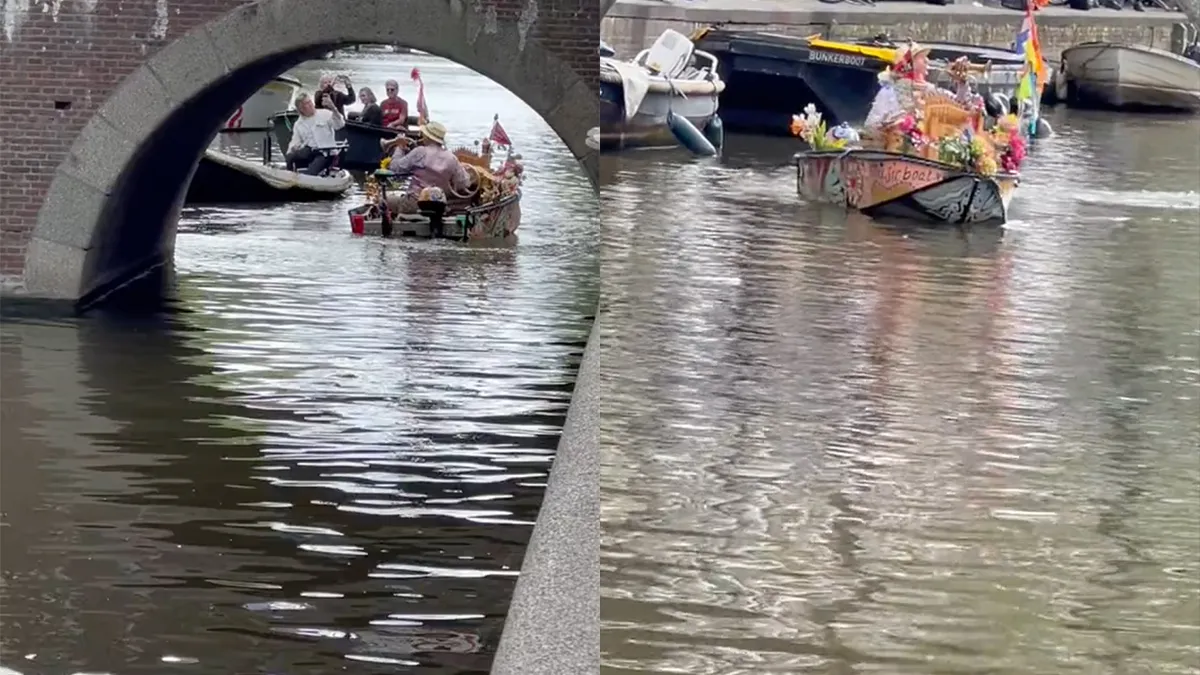 Man in bootje in Amsterdam doet duet met kerkklok