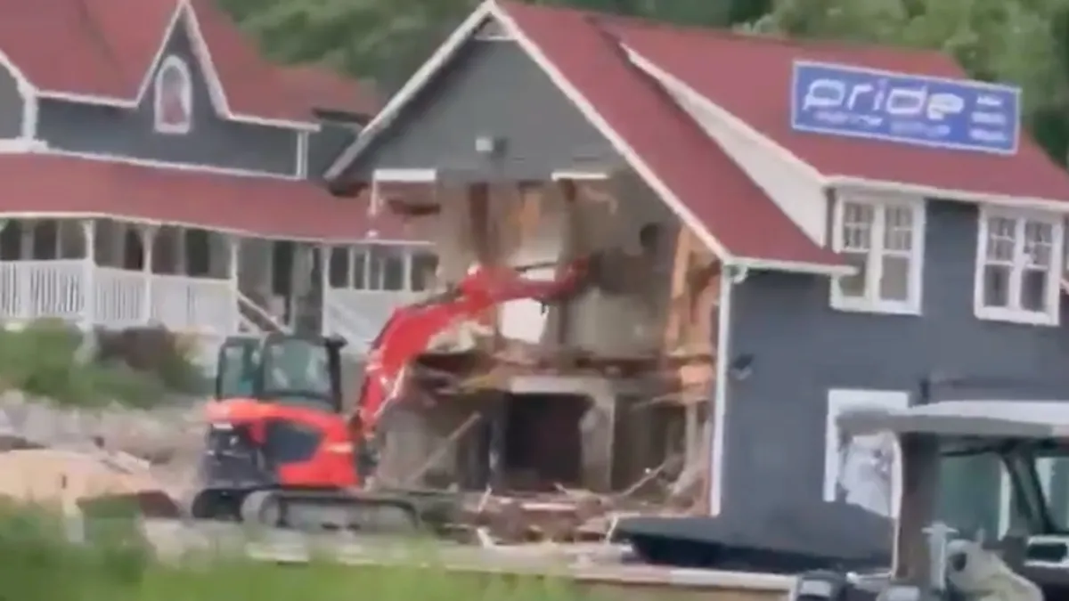 Kraanmachinist ontslagen, maar doet toch nog laatste klusje