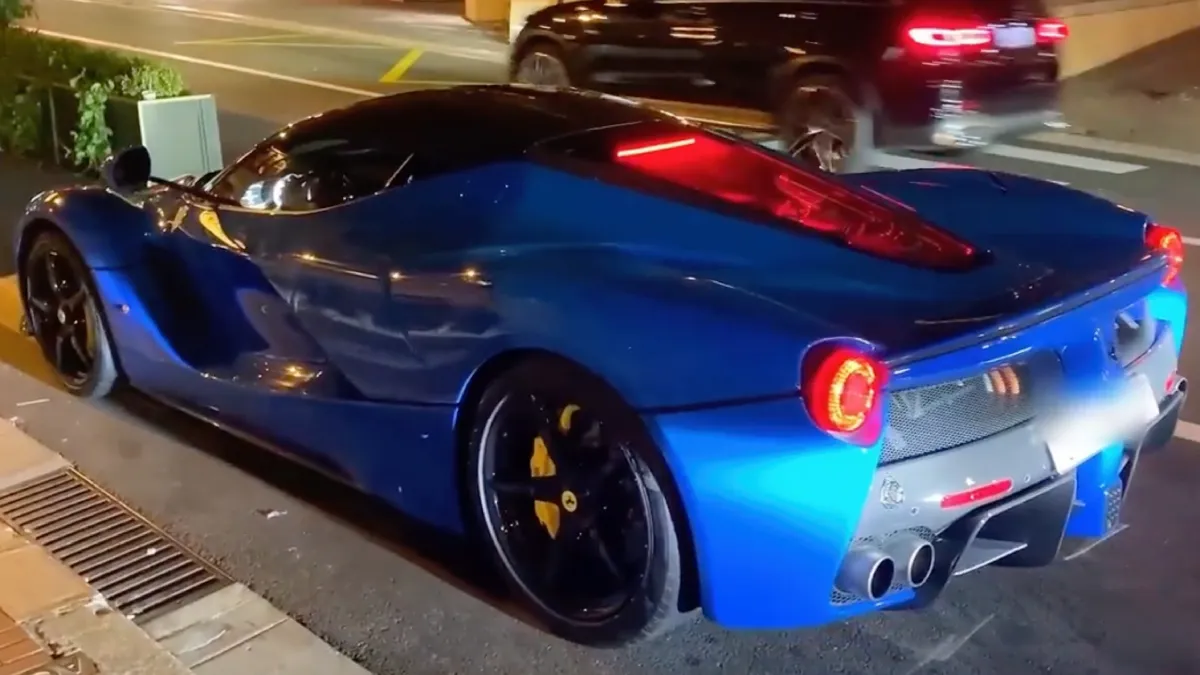 Valet ramt LaFerrari tegen geparkeerde scooters in Monaco