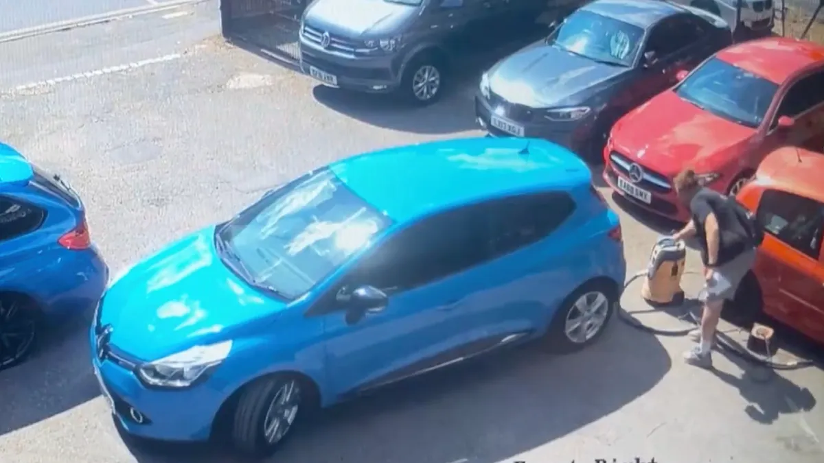 Vers opgelapt wagentje ophalen bij het schadeherstelbedrijf