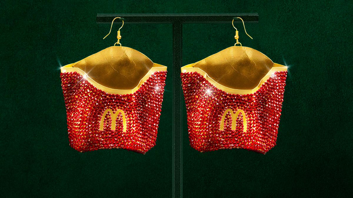 Litter & Glamour: McDonald’s komt met gouden sieraden van afval