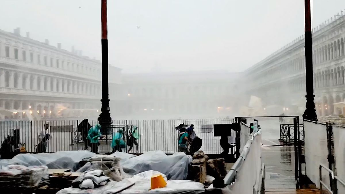 Ga naar Venetië zeiden ze, dat is leuk zeiden ze. Komt die regen!