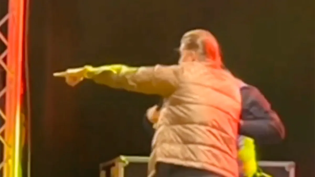 Mart Hoogkamer krijgt weer bierdouche op Bruisend Reeuwijk, maar blijft staan