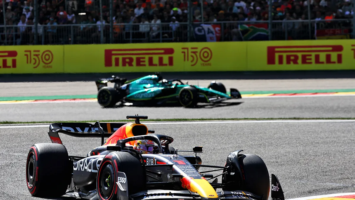 Max Verstappen start vanaf P14, komt als eerste over finish GP van Belgie