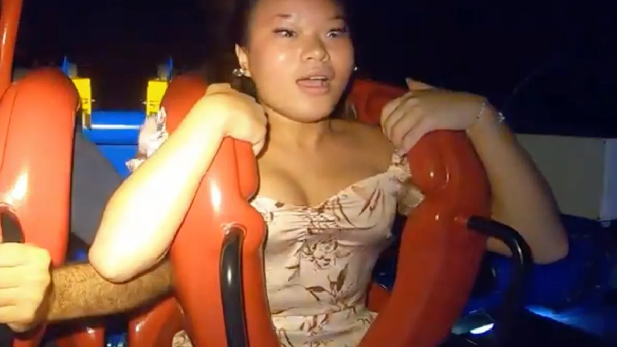 Griet gaat tweemaal vol in de stand-by stand tijdens Slingshot ervaring