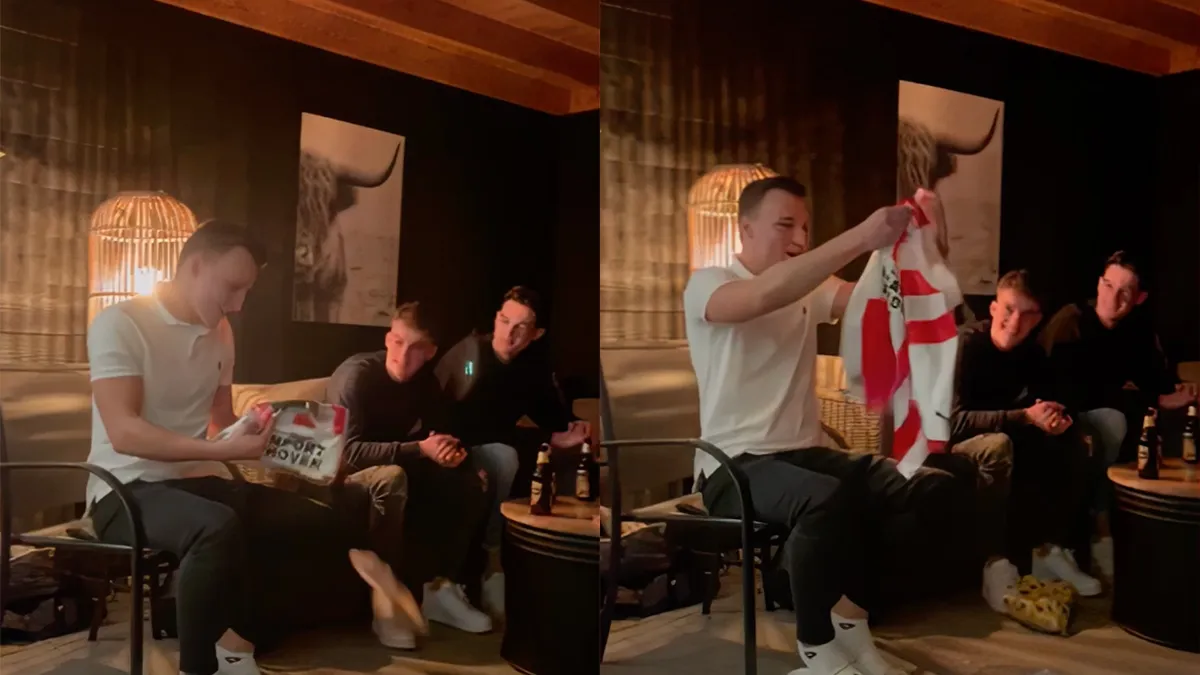 PSV-er krijgt speciaal shirt cadeau van zijn vrienden