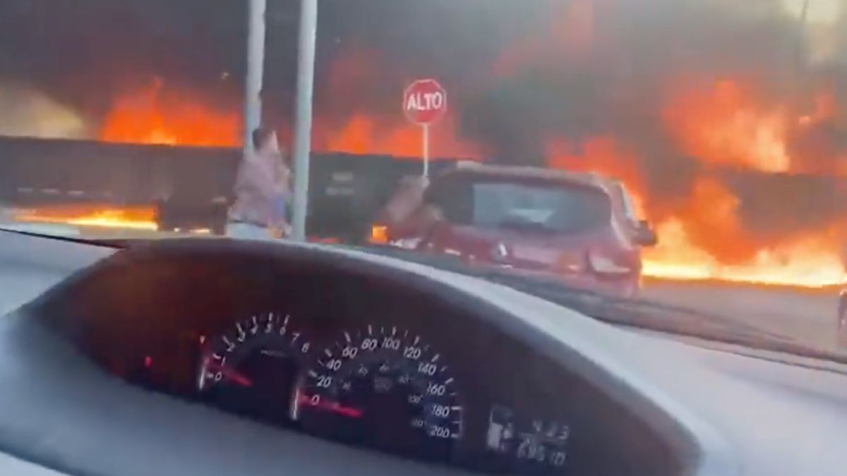Trein lijkt door de hel te rijden in Mexicaanse Aguascalientes